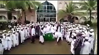 Indian Muslims burning Pakistan flag after Pak India cla sh on LOC