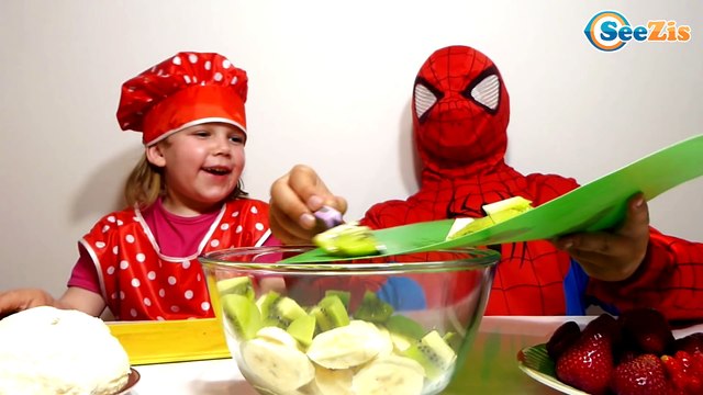 SPIDERMAN. Человек Паук учит Повара Нику готовить вкусный и полезный завтрак. Видео для детей