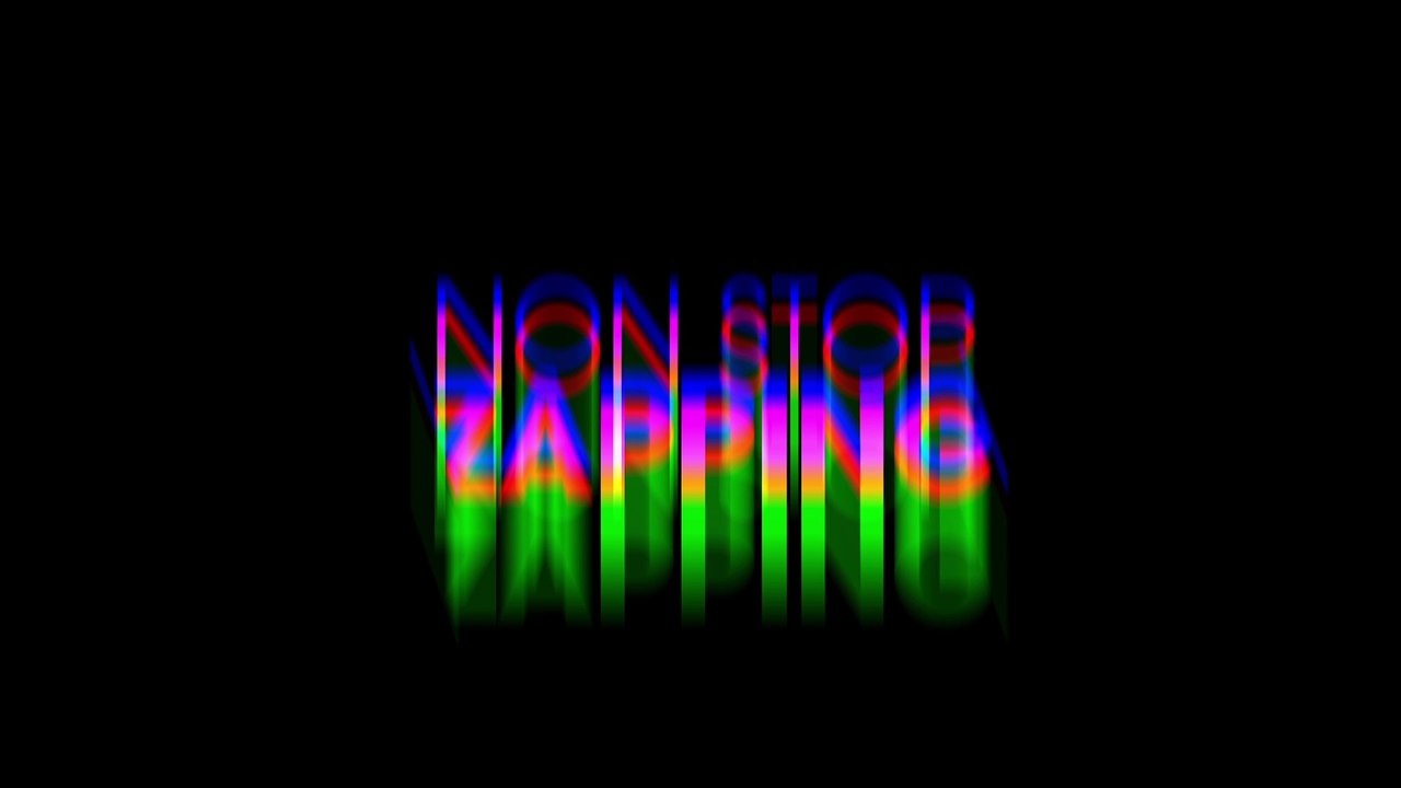 Un homme attrape un requin à mains nues pendant une baignade (vidéo)