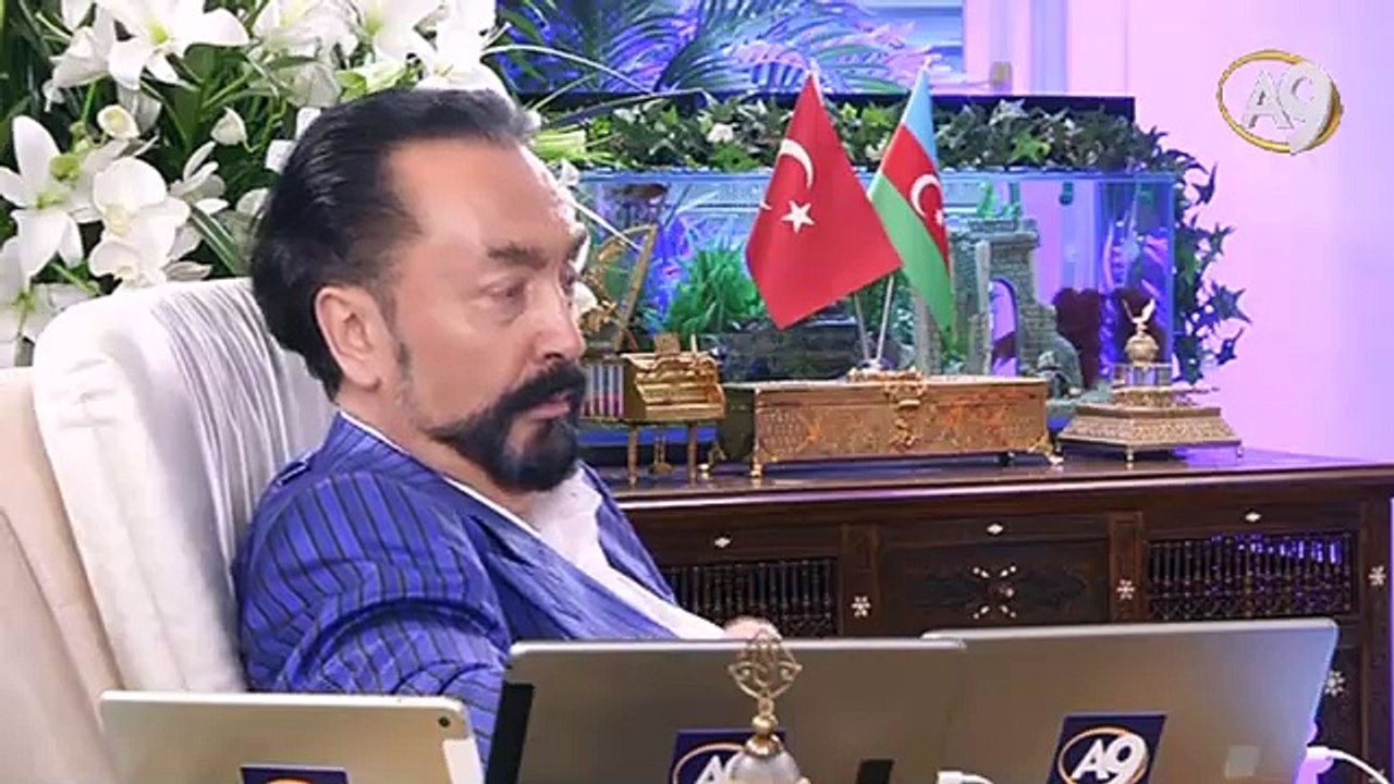 Sadece Peygamberimiz (sav)’in hanımları erkeklerle perde arkasından konuşuyordu. Diğer kadınlar için bu geçerli değildir