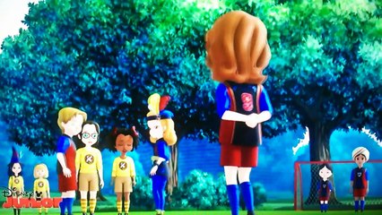 La princesa Sofia juega al futbol