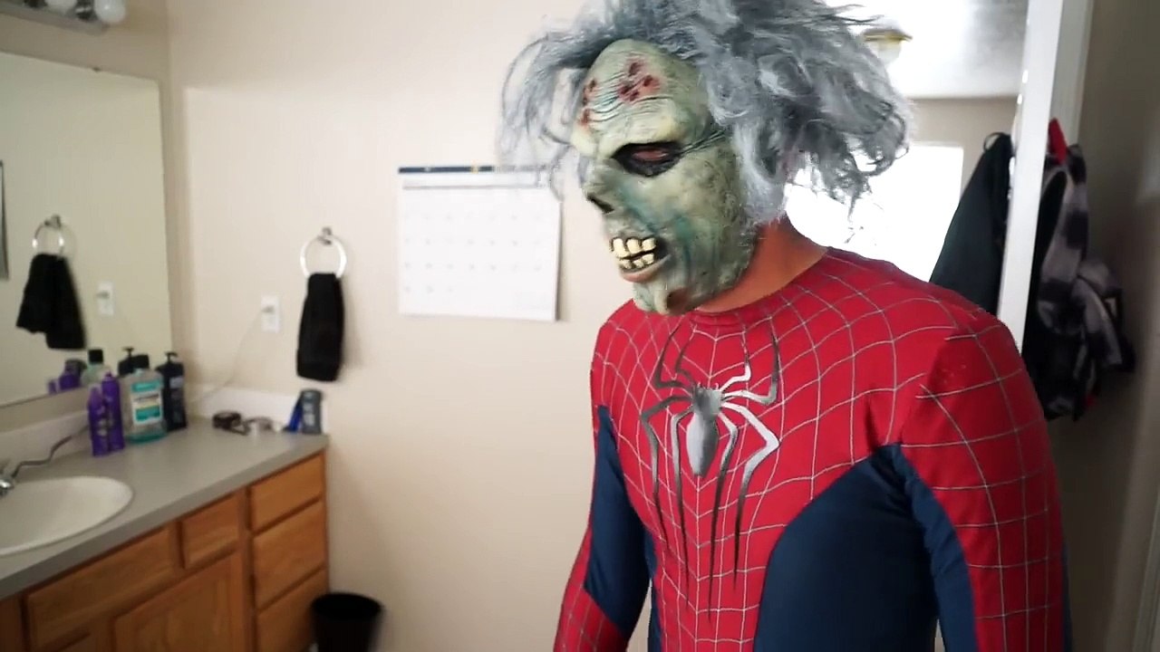 Spiderman vs Zombie Spiderman Orbeez Bath Time SuperHero fun in Real life! ) - P4