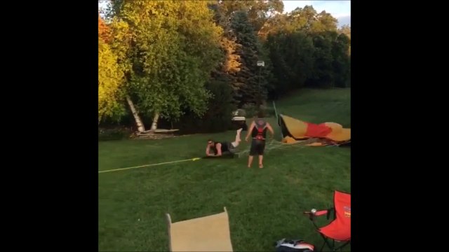 Très mauvais départ en parachute ascensionnel! ahaha le pauvre