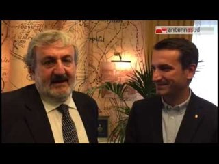 Video herunterladen: Tg Antennasud 28 10 2016 Emiliano riceve a Tirana le chiavi della città