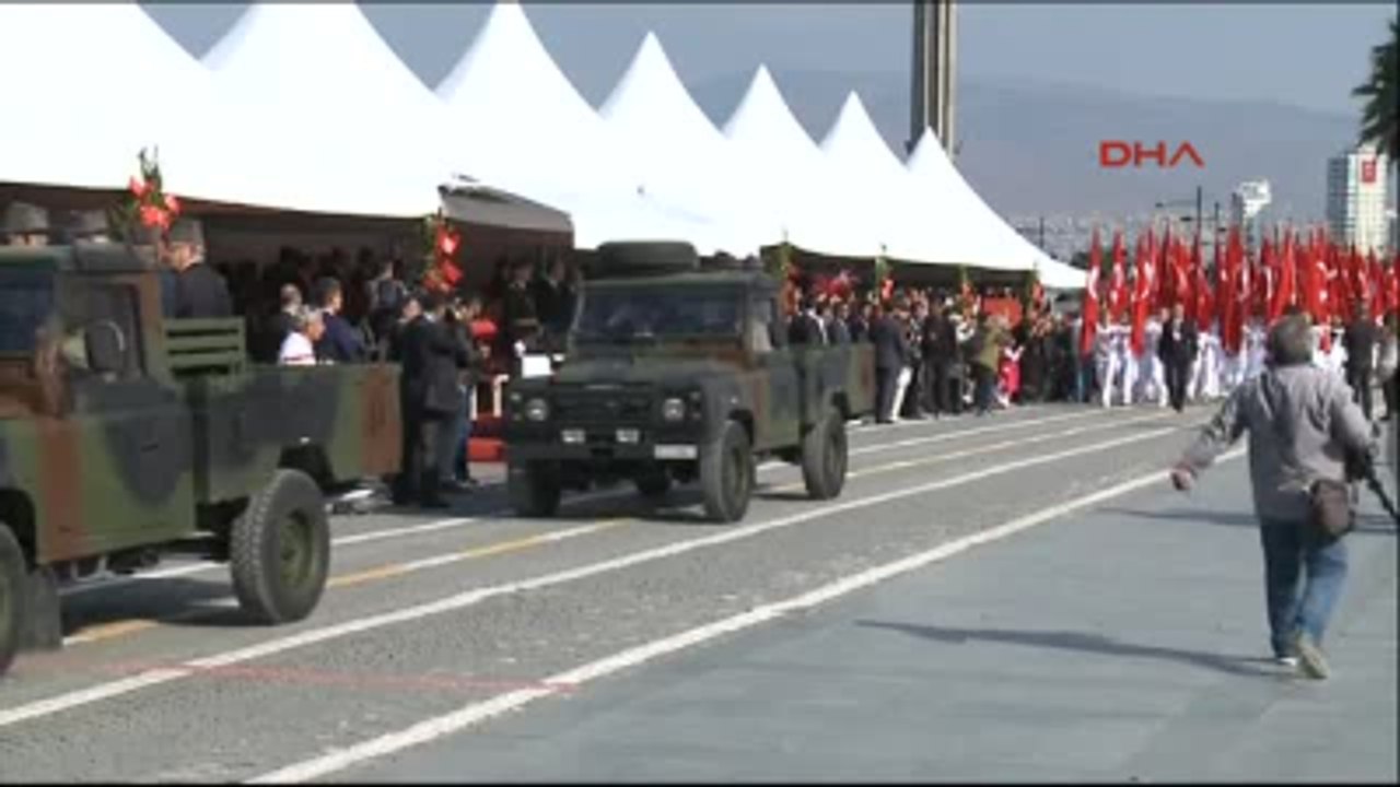 Izmir Cumhuriyet Bayramı Izmir'de Cumhuriyet Meydanı'nda Törenlerle Kutlanıyor-2