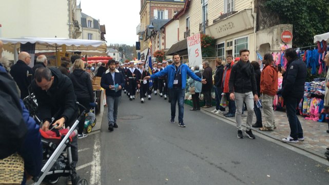 Le bagad de Lann-Bihoué à la Fête de la coquille