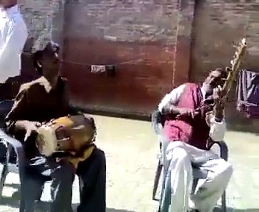 ਕੁਝ ਲੋਕਾਂ ਦੀ ਕਲਾ ਗਰੀਬੀ ਹੇਠ ਦੱਬੀ ਰਹਿ ਜਾਂਦੀ ਹੈ.