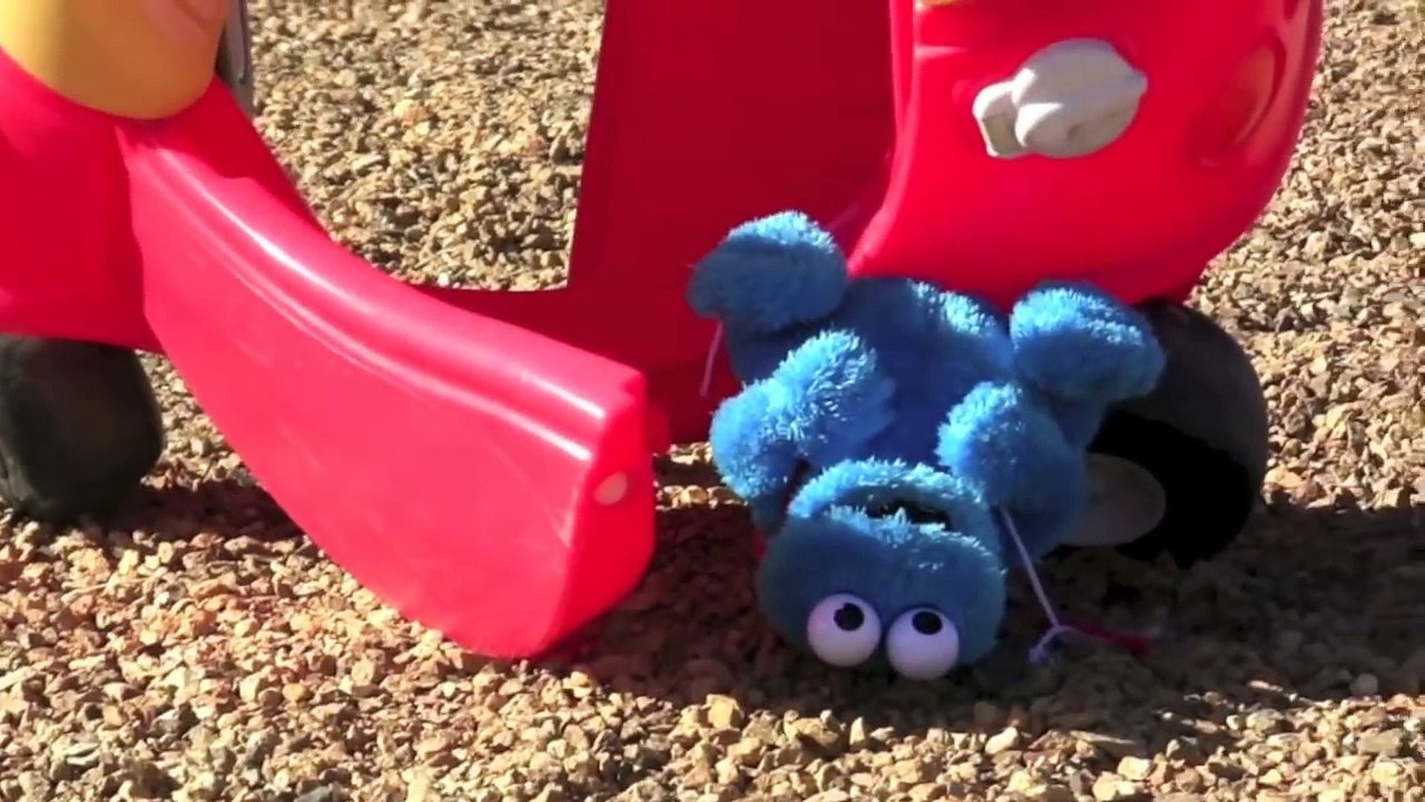 Cookie Monster Drives Lightning McQueen Power Wheels and Cookie Monster Driving Cozy Coupe
