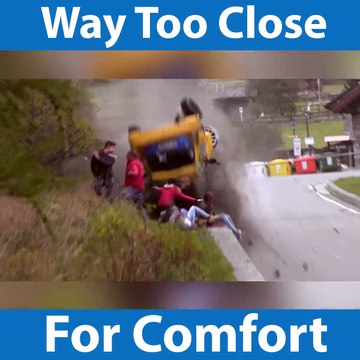 Quand le public au bord de la route voit la mort de près! Accident de rallye