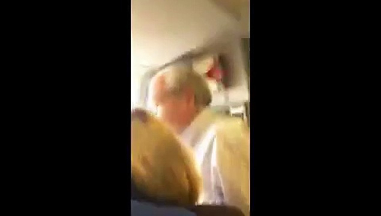 Ce passager a filmé l'évacuation de son avion en feu à l'aéroport de Chicago