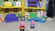 PEPPA PIG Nickelodeon Peppa Peek n Surprise Playhouse BBC Peppa Pig Toy Playset Peppa Toy