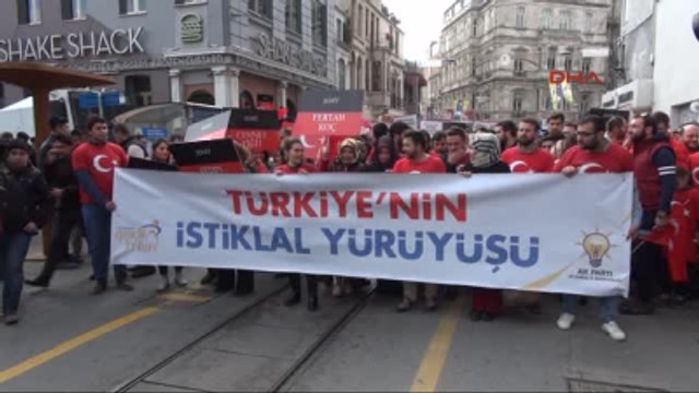 AK Parti Gençlik Kollarından Istiklal Yürüyüşü