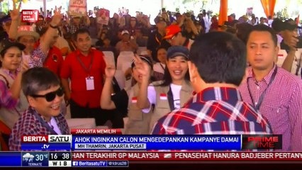 Ahok-Djarot Pakai Baju Kotak-kotak, Pendukungnya Nyanyi Salam 2 Jari