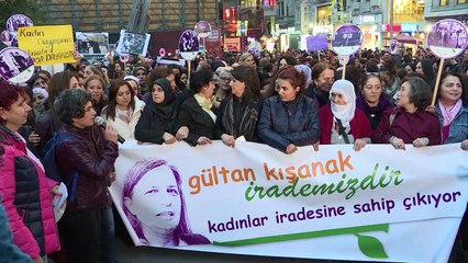تظاهرة لحركة نسائية في اسطنبول ضد اعتقال رئيسة بلدية ديار بكر