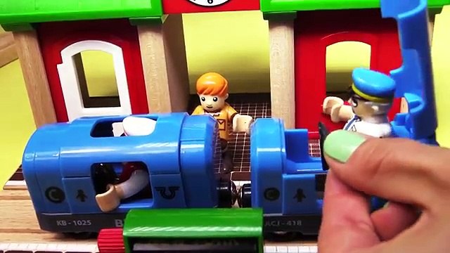 Развивающее видео про паровозики в городе Брио и часы на вокзальной станции