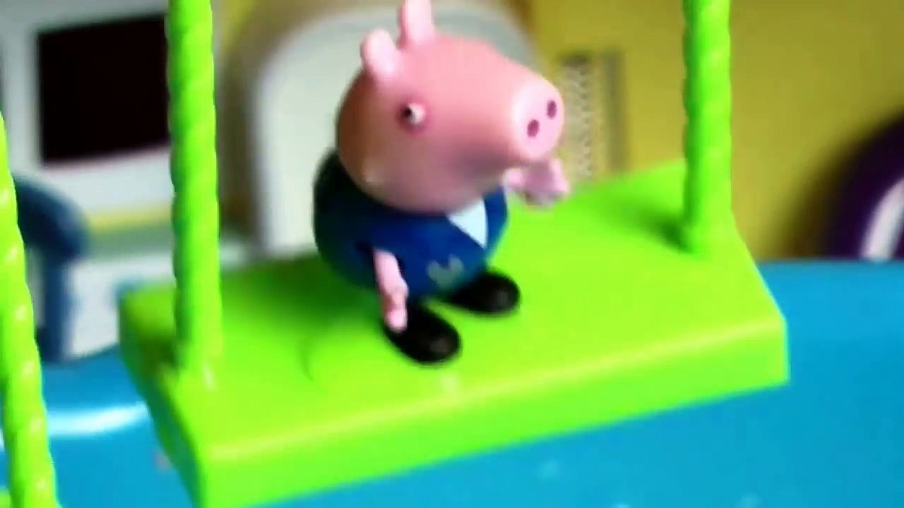 Свинка Пеппа. Мультик с игрушками. Доктор Барби зашивает Джорджу лоб. Peppa Pig.