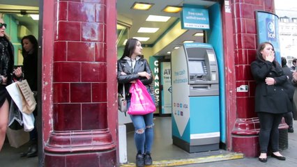 Cette femme a une explosion de règles en public