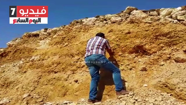 معاناة أسر ومنازل قرية الحاجر فى سوهاج من السيول.. قصة جسر تكلف 2 مليون جنيه ولم يقاوم السيول لمدة ساعة