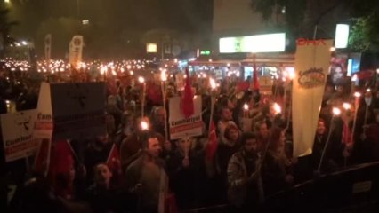 Çanakkale'de Meşaleler Cumhuriyet Bayramı Için Yandı