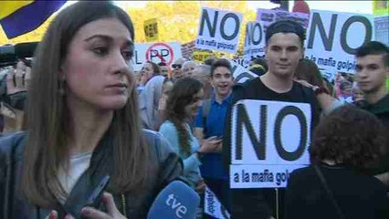 Miles de personas "Rodean el Congreso" en contra de la investidura de Rajoy