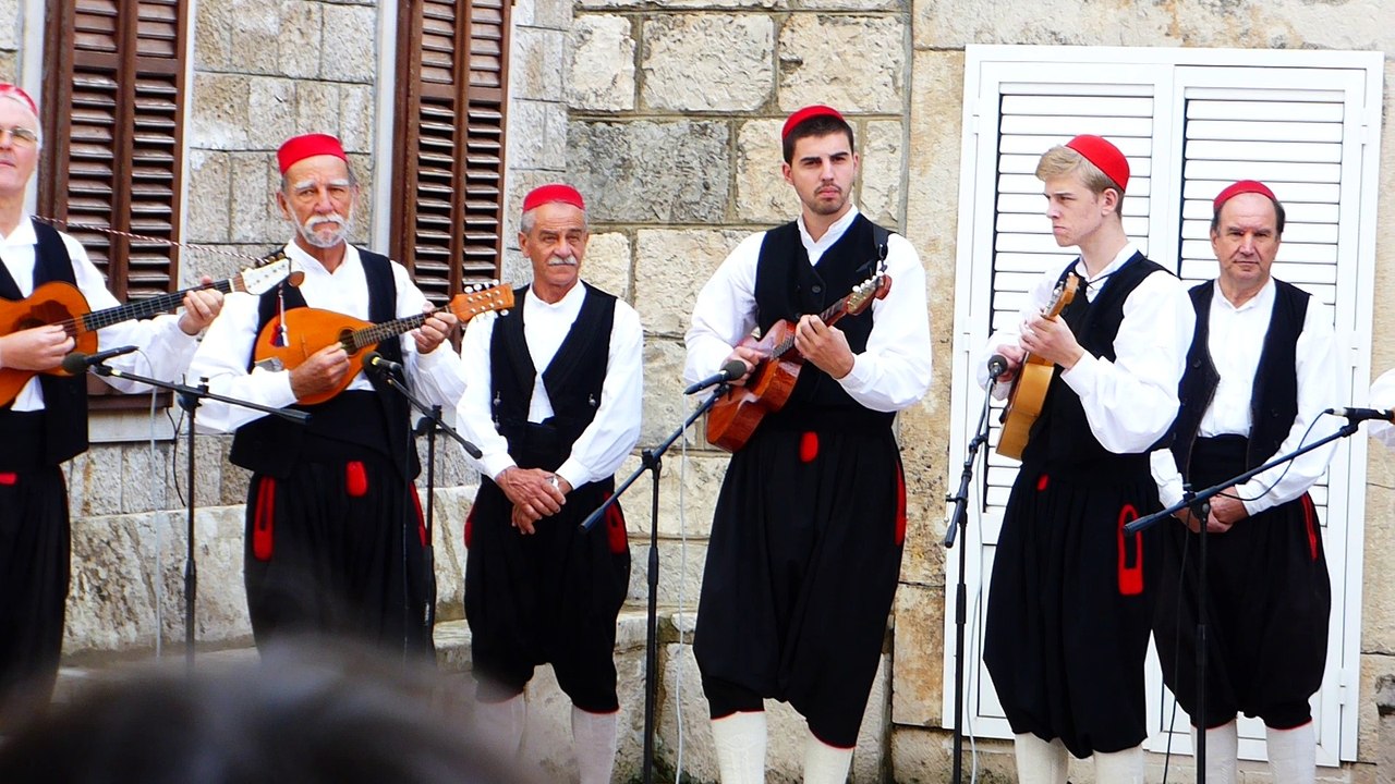 v14- Arrivée des danseurs