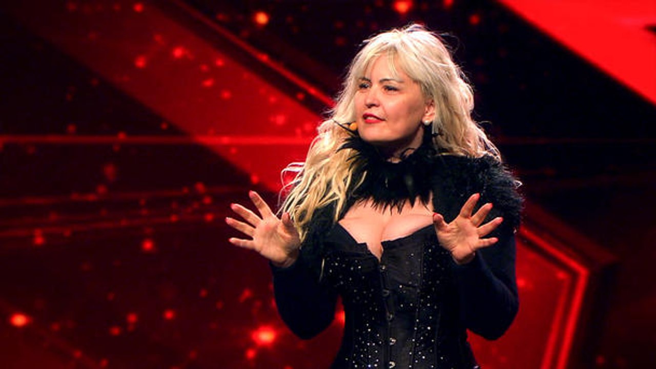 Alkeda Paskali Shqiptarja e cila i beri Shqiptaret Dilera te Droges para Publikut 100 Milionesh