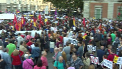 Miles de personas 'rodean' el Congreso