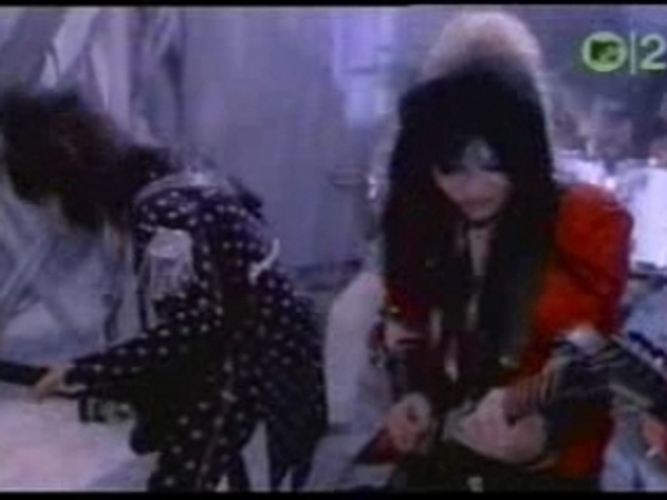 MOTLEY CRUE Smoking in the Boys Room (Video)