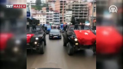 Görevden dönen askerleri ilçe halkı karşıladı