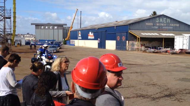 Manuels Valls visite le chantier Piriou