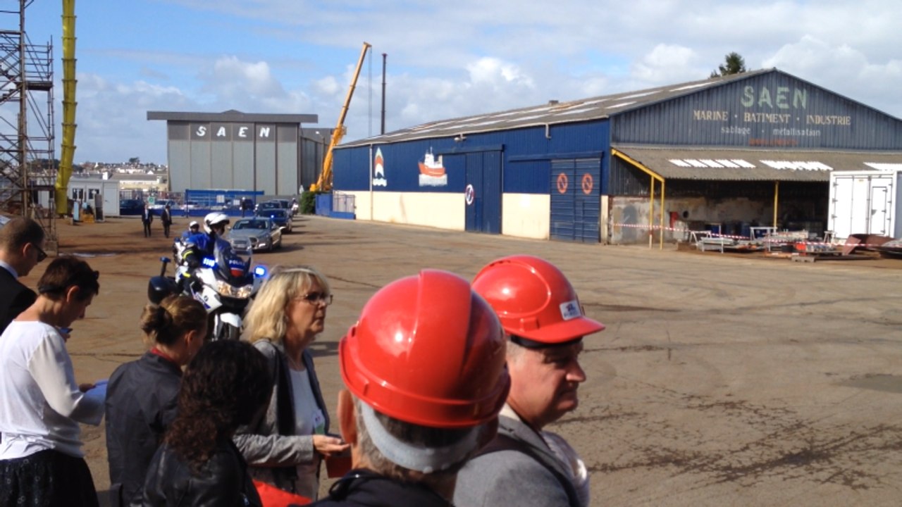 Manuels Valls visite le chantier Piriou