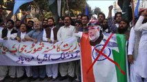 Decenas de personas protestan en Pakistán en contra de la India