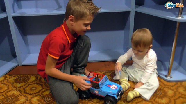 БРУДЕР Строительные Машинки Обзор Игрушек с Игорьком и Ариной Развлечения для детей Bruder Toys