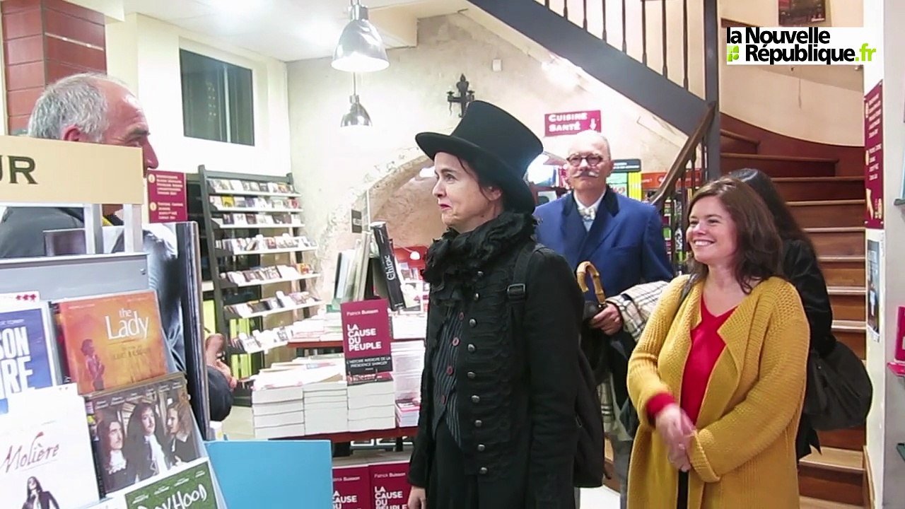 VIDEO (41). Petites dédicaces entre amis d'Amélie Nothomb à Blois
