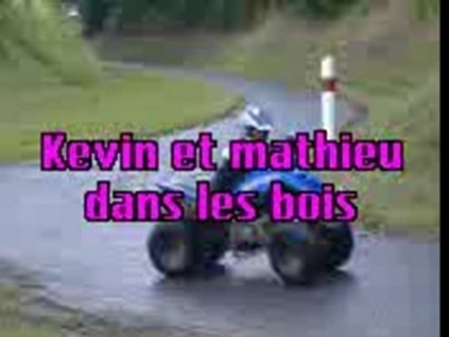 ⁣Kev dans les bois