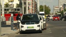 Hungría promueve el coche eléctrico, pero penaliza las energías renovables
