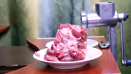 How to make an electric mincing machine.