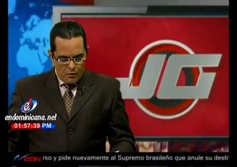 Mujer captada ante las camaras atracando como si nada