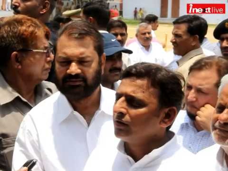 CM Akhilesh Yadav talks over power cuts in Kanpur
