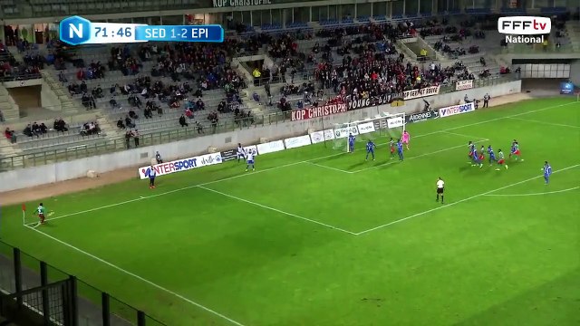 Corner d'Omrani, dégagé puis bien repris par Leroy, à côté