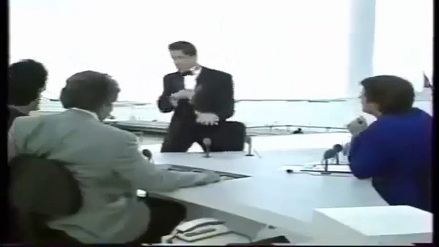 Sylvester Stallone face à sa marionnette des Guignols de l'Info