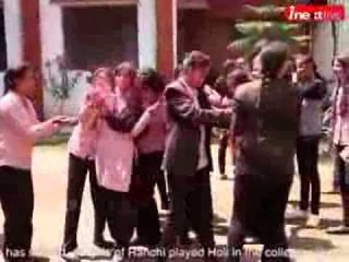 Girls celebrate this Holi in their style