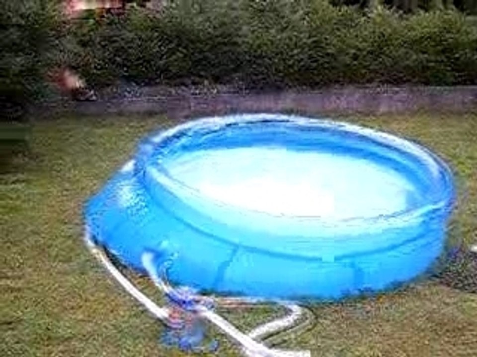 entré dans la piscine