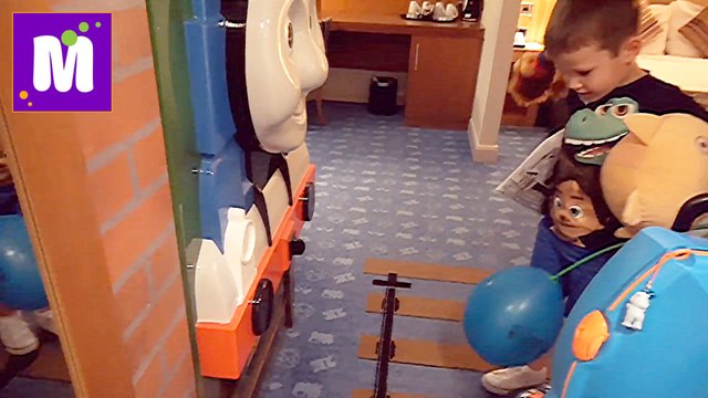 ВЛОГ Макс и Катя на машине к Томасу Мороженое из МакДональдса Kit Kat и OREO отель как в мультике Томас и Друзья 2016