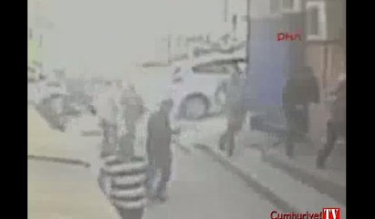 Cinayet anı kamerada... Yere yığılmasına rağmen kurşun sıkmaya devam etti