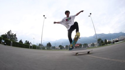 Il fait les tricks du jeu Tony Hawk en vrai ! Skateboard !