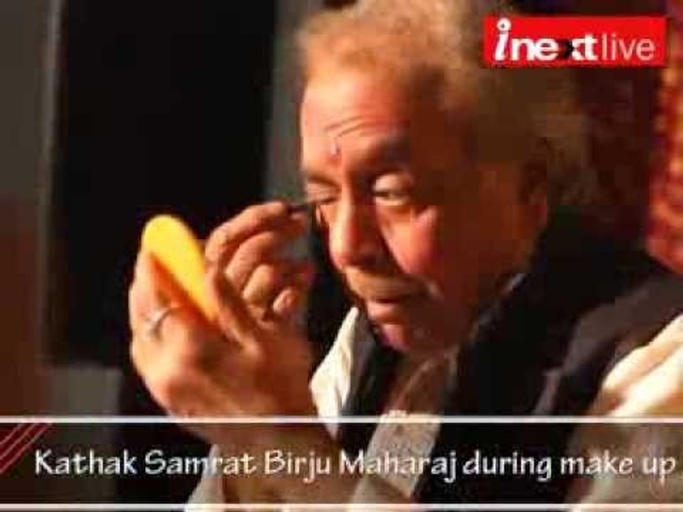 Kathak Samrat Birju Maharaj during make up