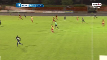 Coup franc dévié au premier poteau