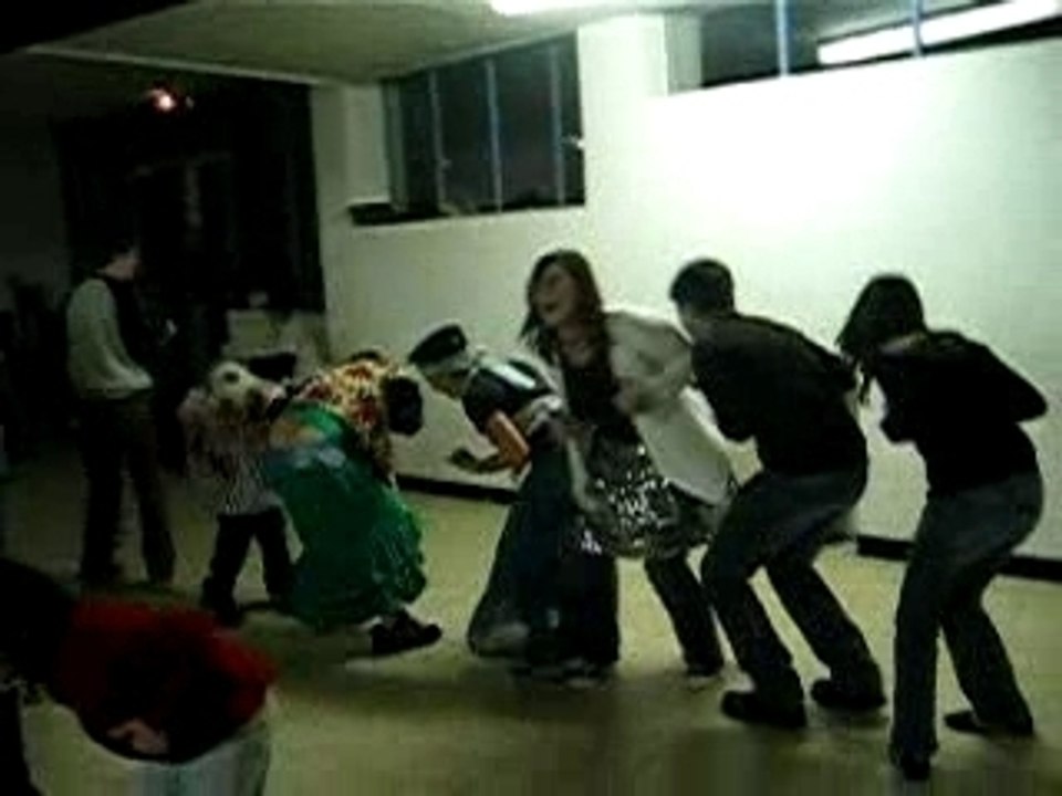 "Les pouces en avant"