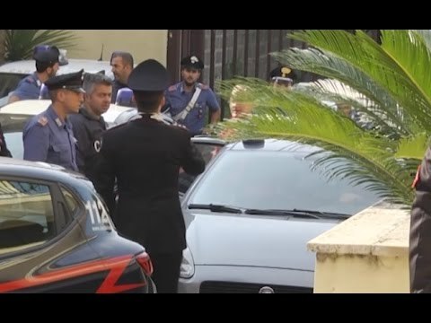 San Felice a C. (CE) - Arrestato il sindaco De Lucia, inchiesta su appalti e tangenti (30.09.16)